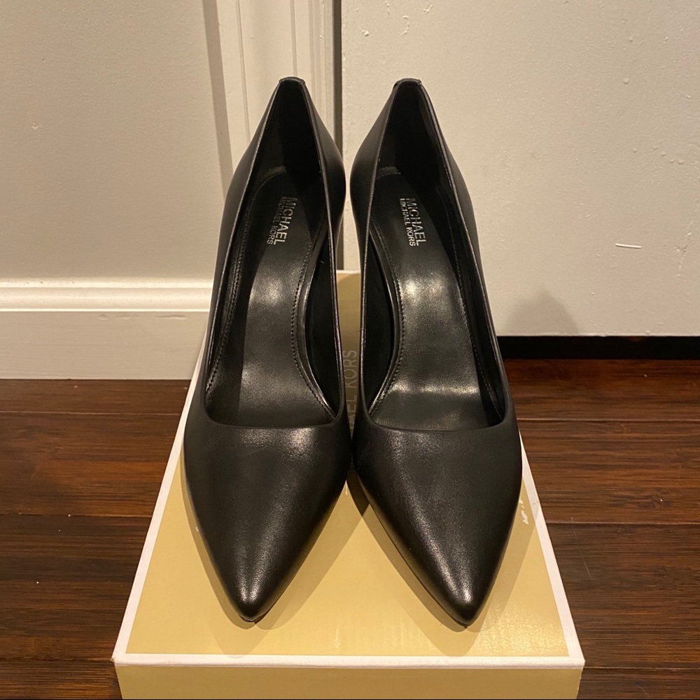 Michael Kors Dorothy Pump
